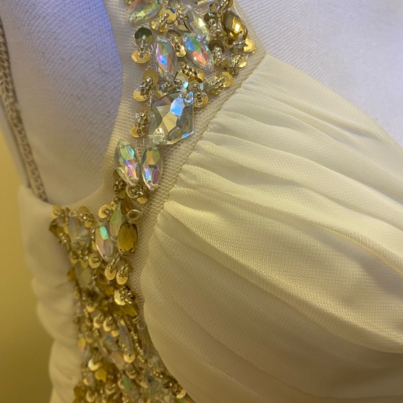 White Dress with Jewel Detail - Picture 4 of 6